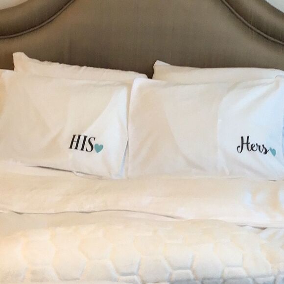 Pillowcases Sleeposophy His & Hers Heart Monogram Standard/Queen  Cotton Pair - Picture 1 of 8